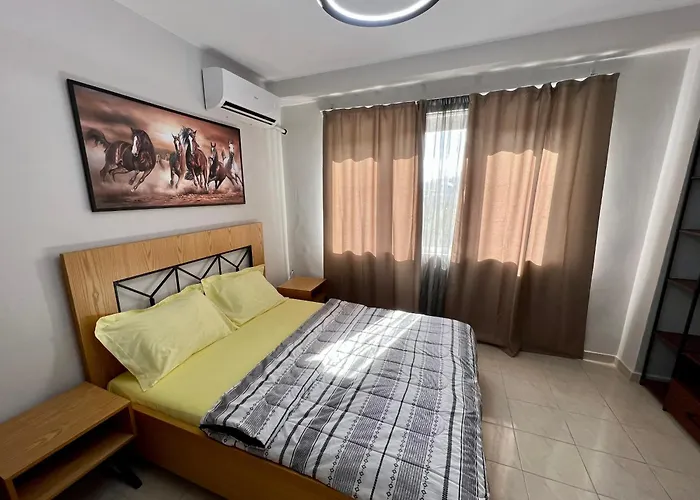 Appartement In Skanderbeg Square - Center 2 *